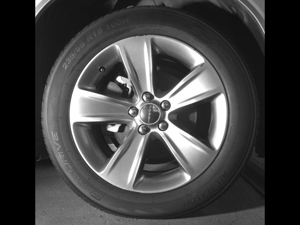 Used 2020 Dodge Challenger SXT RWD image 9
