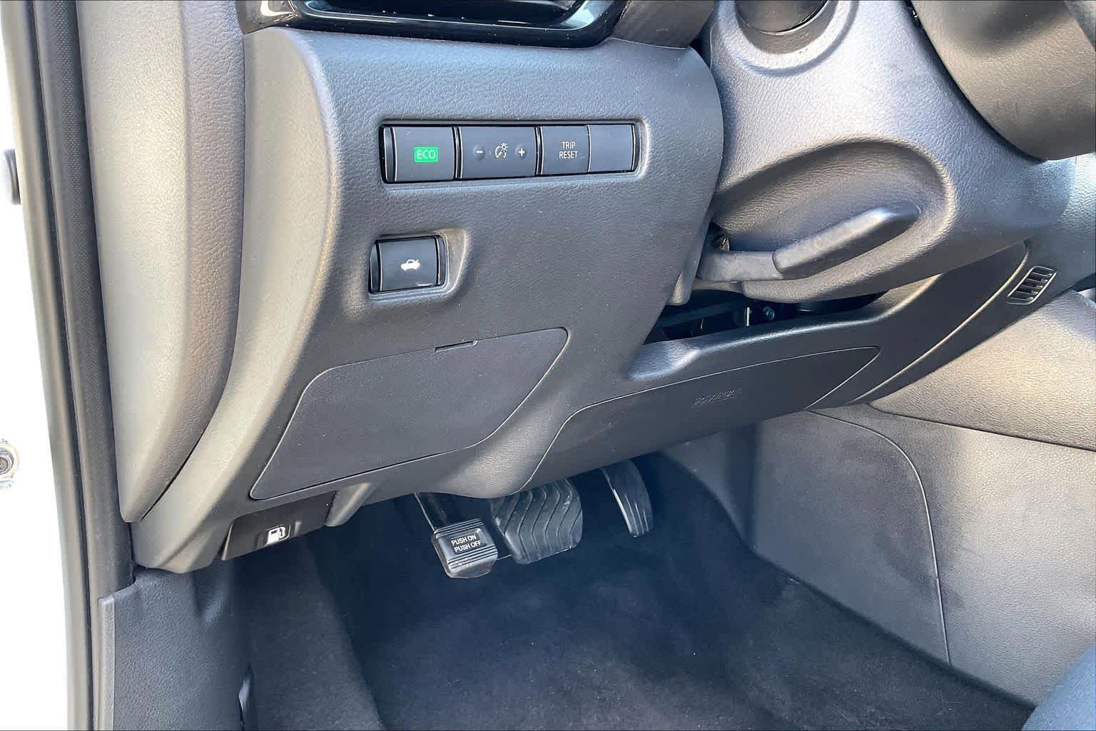 Used 2024 Nissan Sentra SV FWD image 35