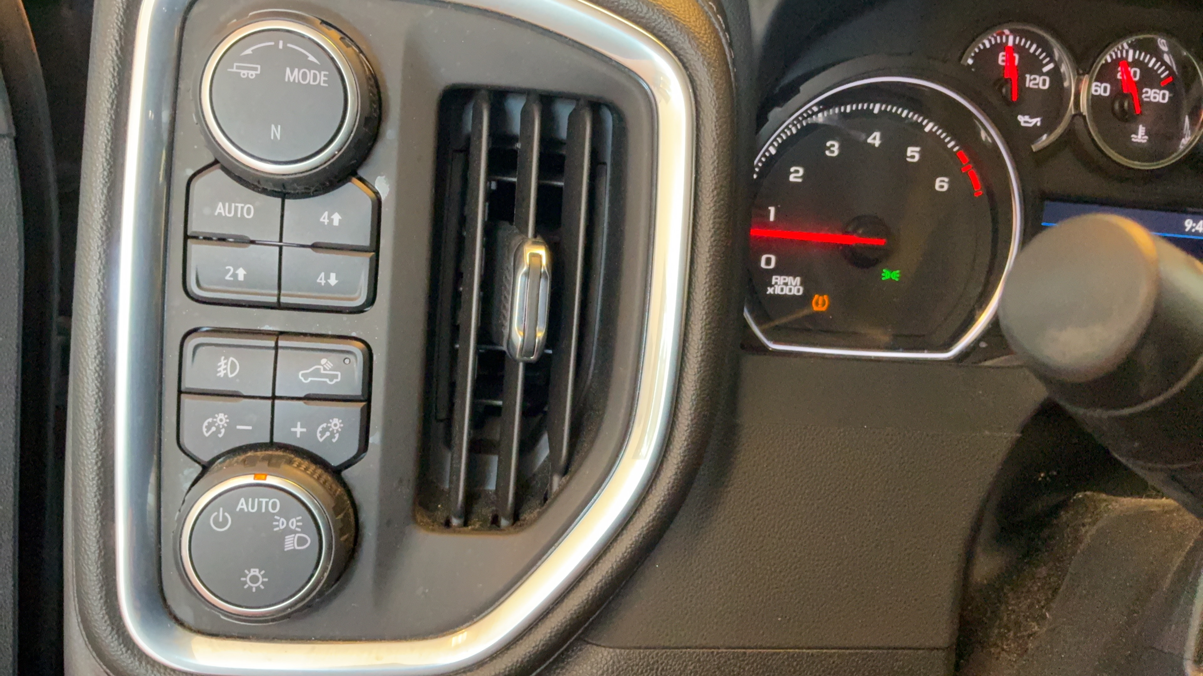 Used 2022 Chevrolet Silverado 1500 LT Trail Boss w/ Convenience Package II AWD/4WD image 16