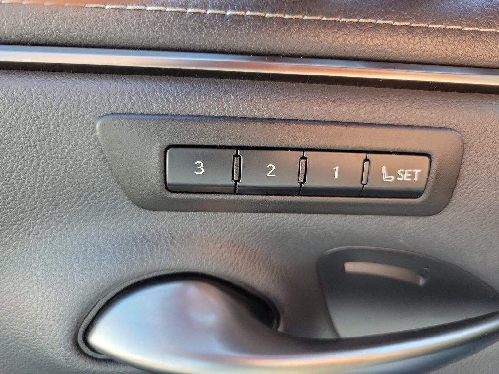 Used 2020 Lexus ES 300h w/ Accessory Package 2 FWD image 26