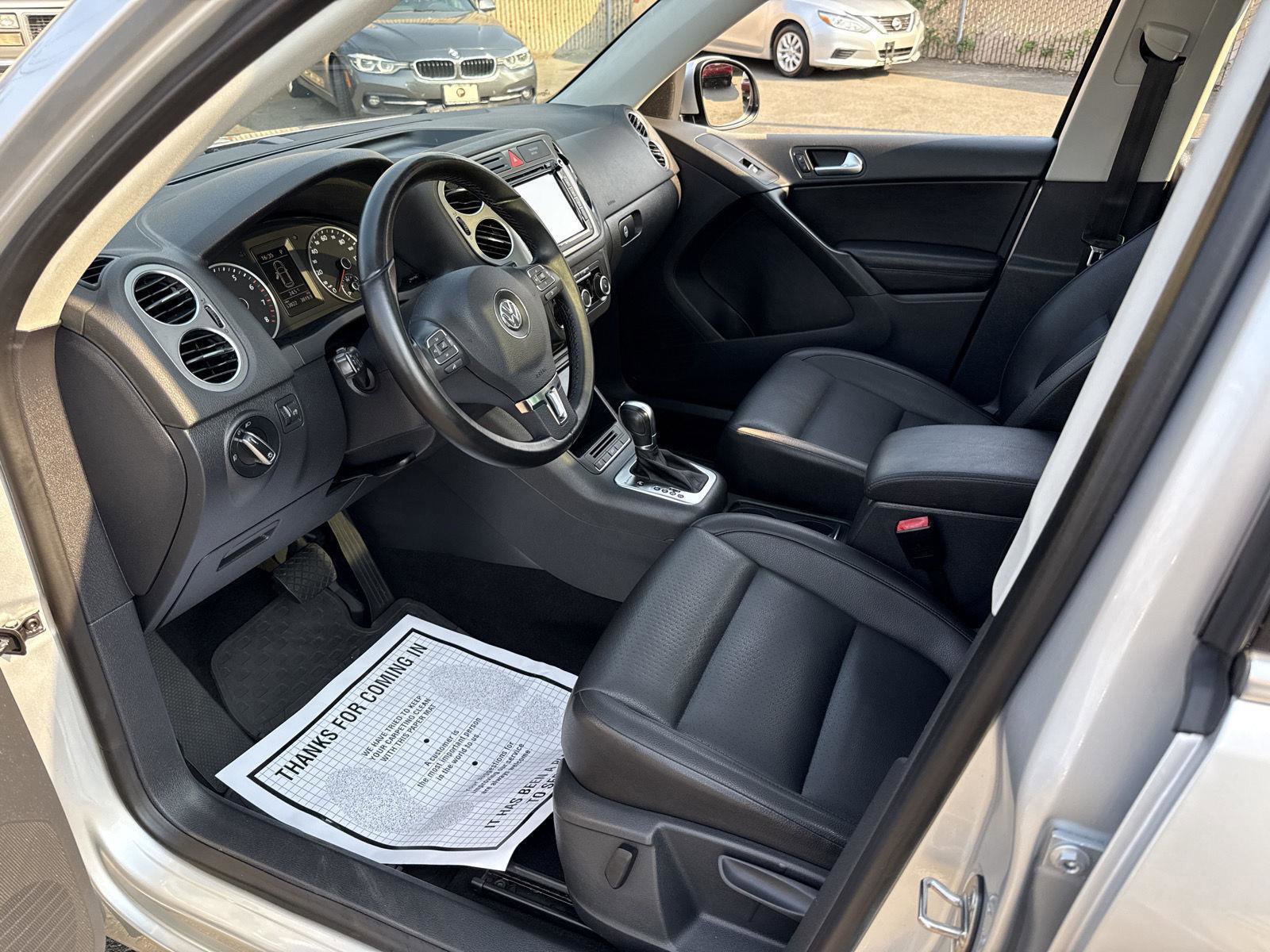 Used 2011 Volkswagen Tiguan SE image 14