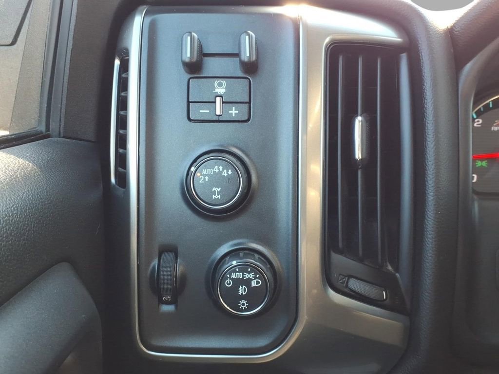 Used 2018 Chevrolet Silverado 1500 LT w/ All Star Edition image 16