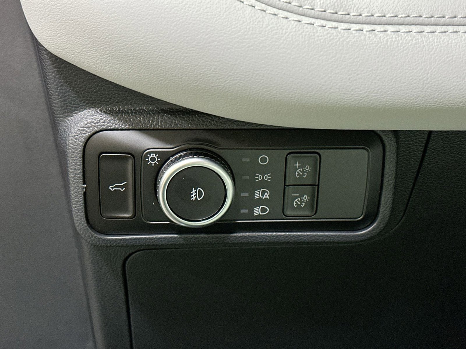 New 2026 Ford Explorer Platinum w/ LUX Leather Package image 17