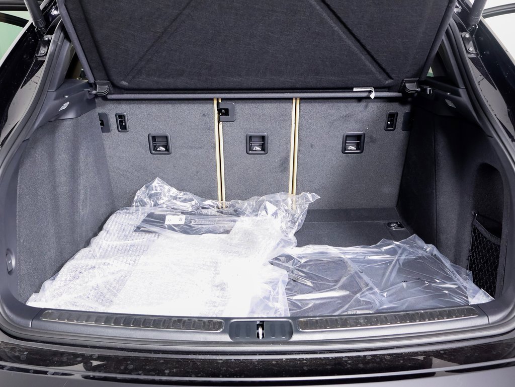 New 2025 Porsche Macan image 13