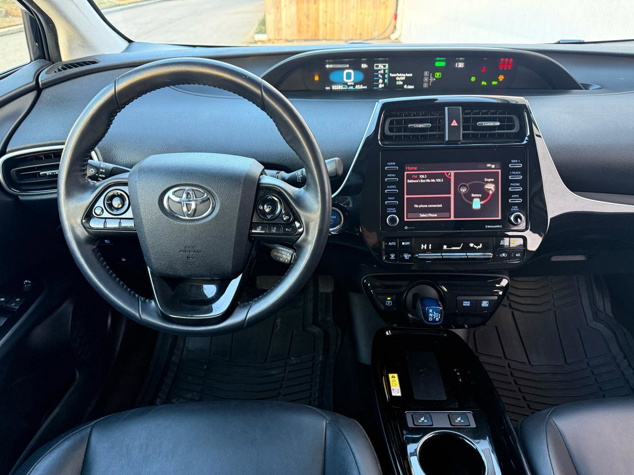 Used 2021 Toyota Prius XLE image 3