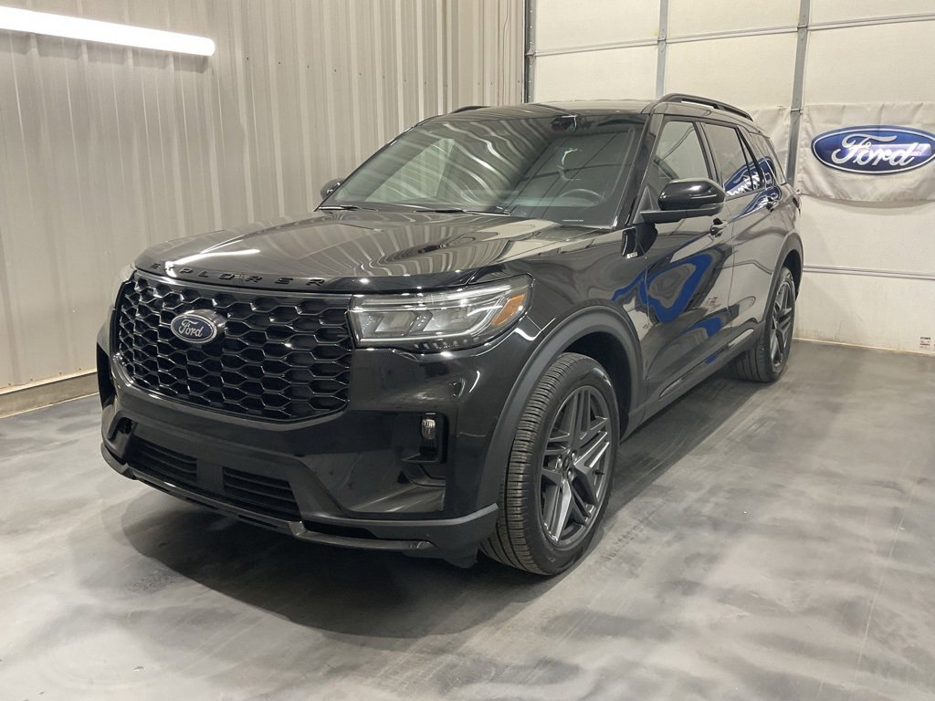 Used 2025 Ford Explorer ST-Line w/ ST-Line Street Pack image 3