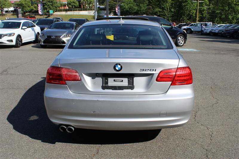 Used 2011 BMW 328i Coupe RWD image 4