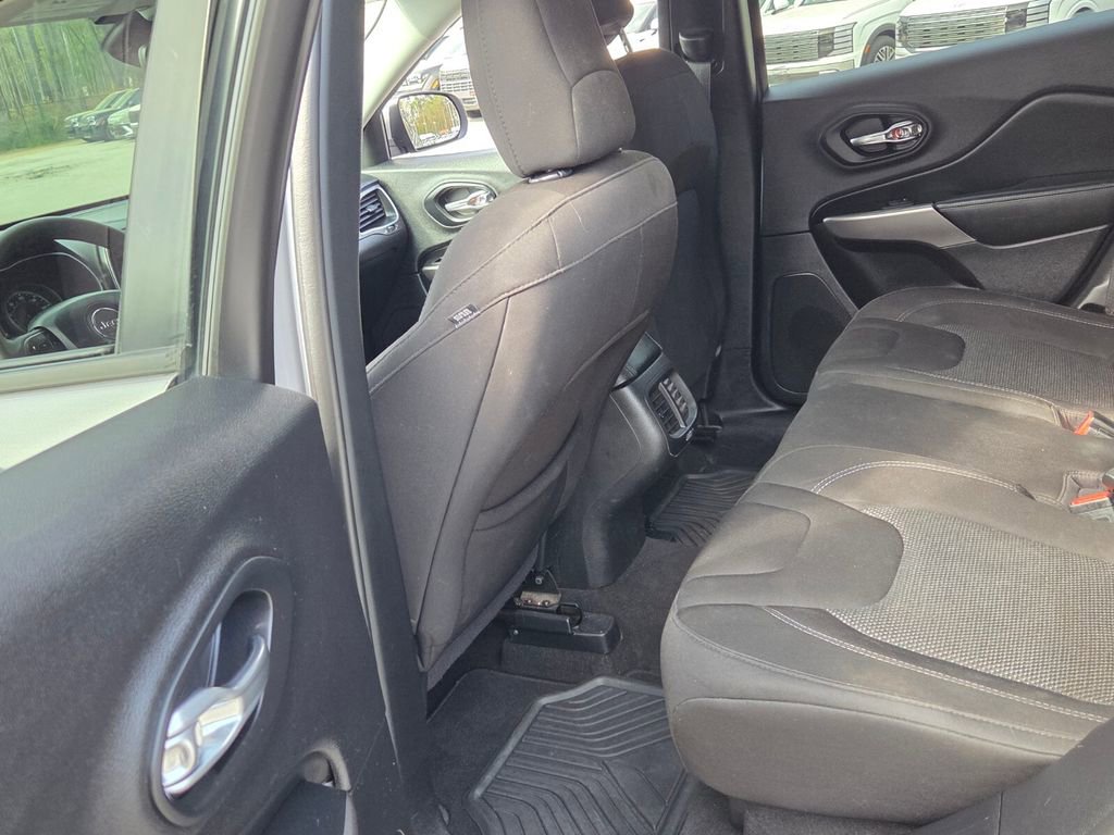 Used 2021 Jeep Cherokee Latitude image 7