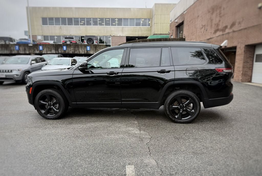 Used 2023 Jeep Grand Cherokee L Altitude AWD/4WD image 14