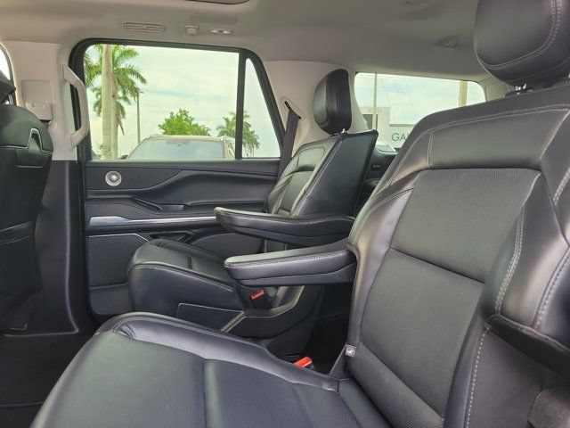 Certified 2025 Lincoln Navigator Reserve AWD/4WD image 17