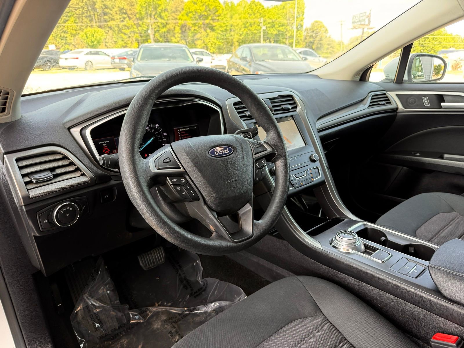 Used 2019 Ford Fusion SE FWD image 15