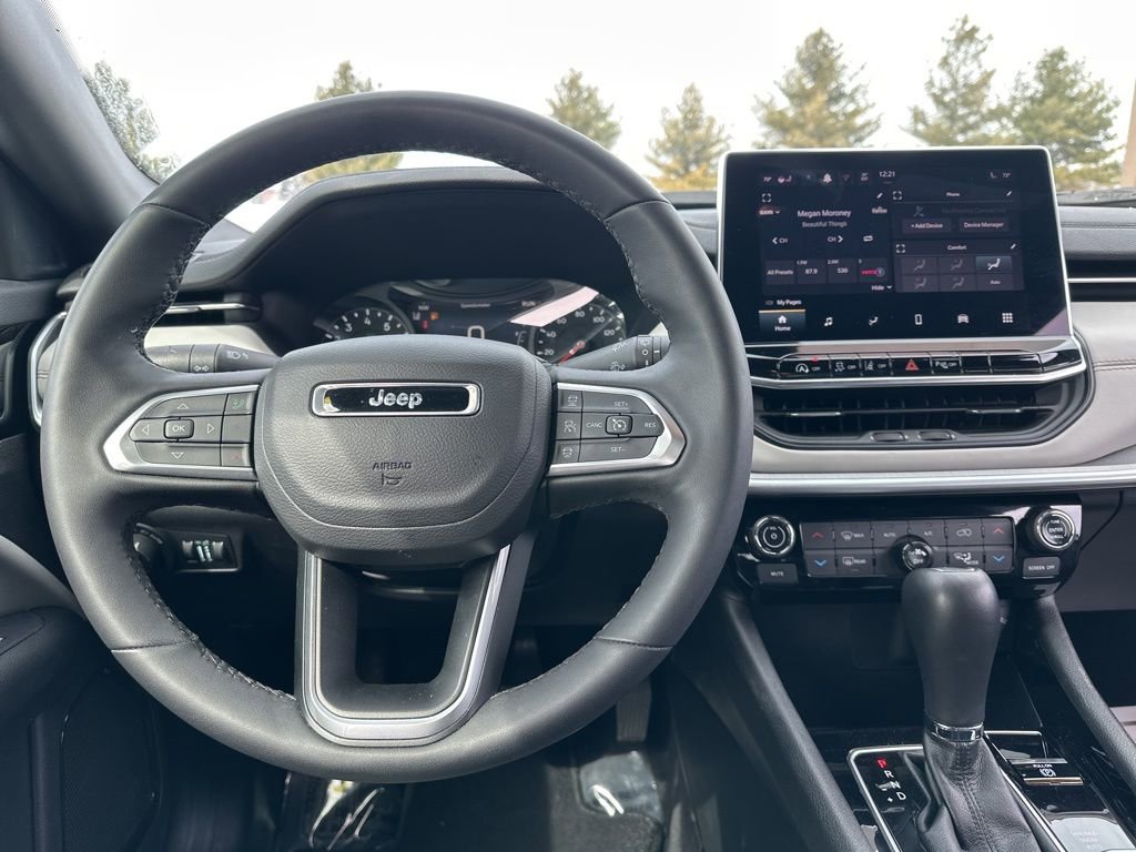 Used 2025 Jeep Compass Limited image 7