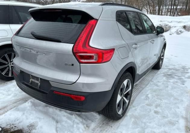 Used 2023 Volvo XC40 B5 Plus w/ Climate Package image 4