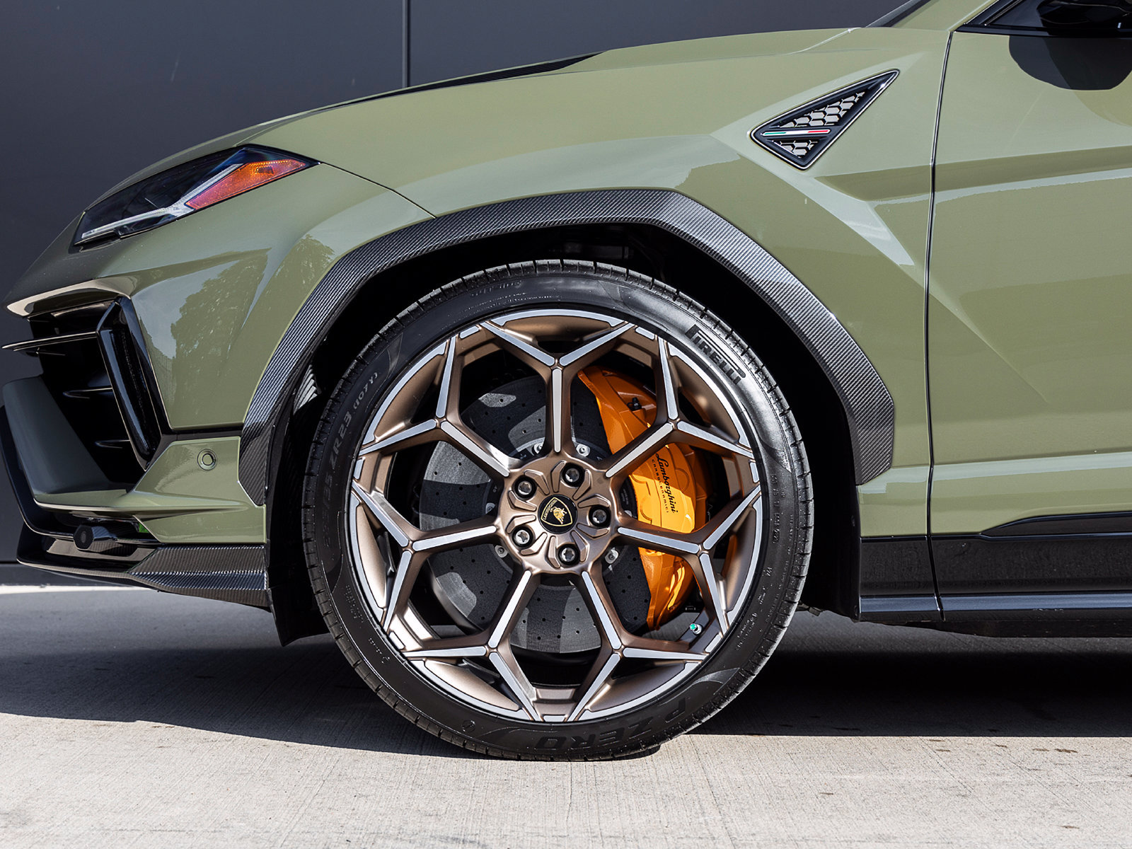 Used 2023 Lamborghini Urus Performante AWD/4WD image 11