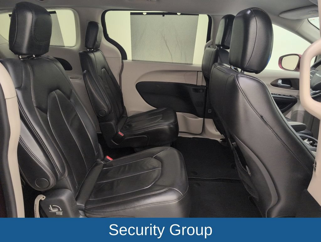Used 2017 Chrysler Pacifica Touring-L FWD image 15