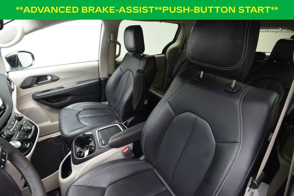 Used 2024 Chrysler Pacifica Touring-L image 11