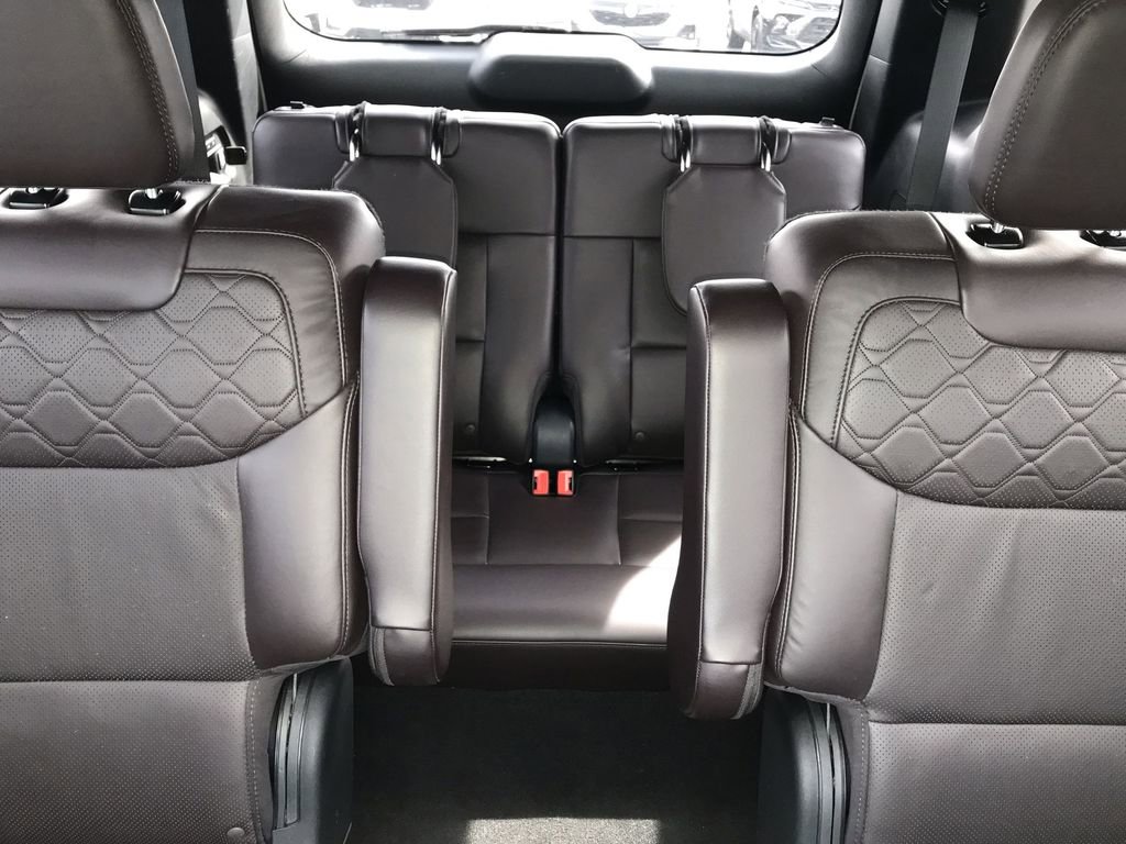 Used 2025 Ford Explorer Platinum w/ Ultimate Package image 24