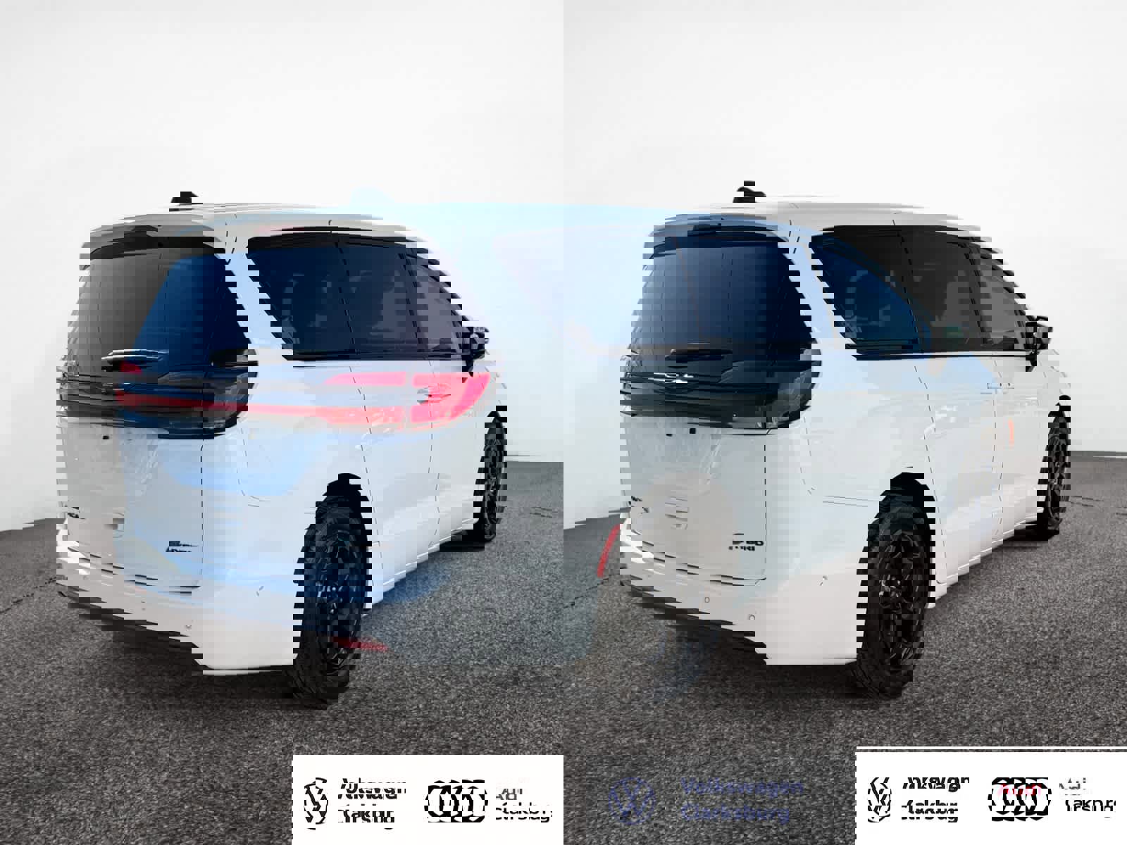 Used 2024 Chrysler Pacifica Limited image 4