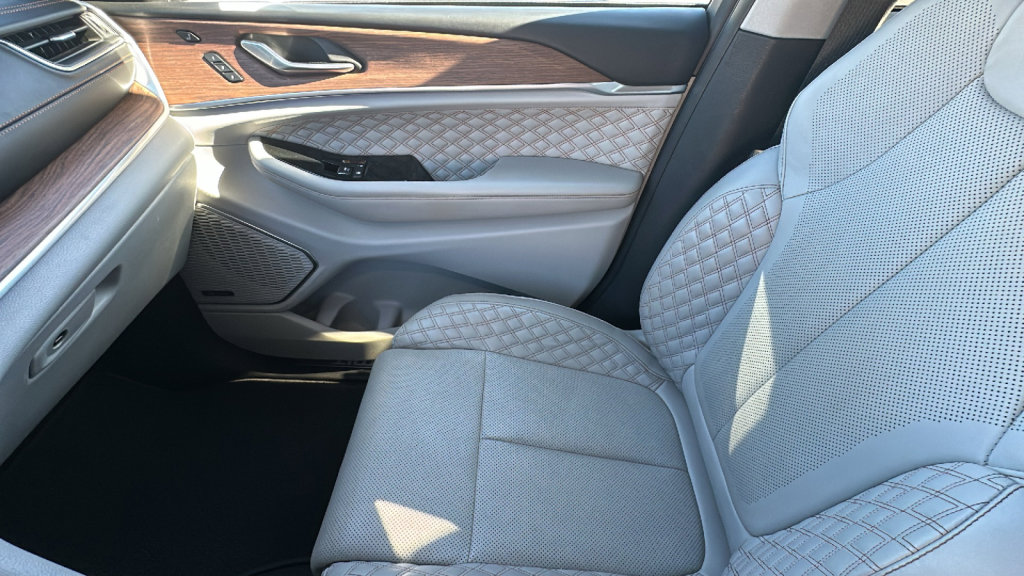 Used 2021 Jeep Grand Cherokee L Summit w/ Advanced Protech Group IV image 12