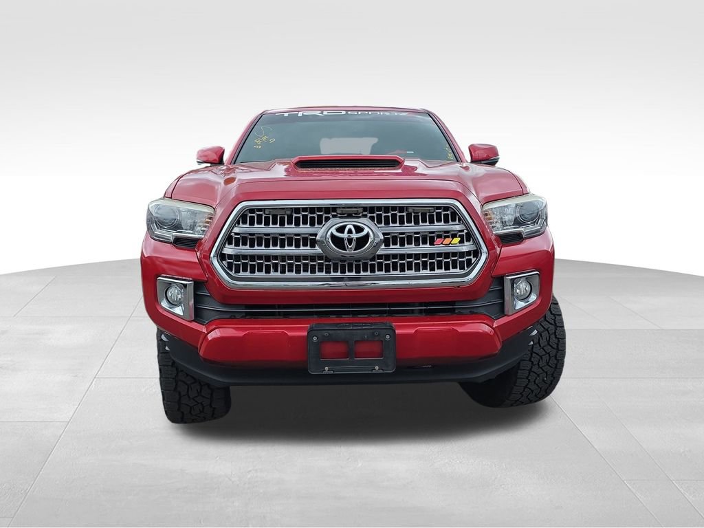 Used 2016 Toyota Tacoma TRD Sport AWD/4WD image 2