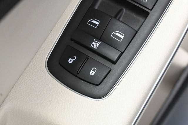 Used 2023 Chrysler 300 Touring L w/ Popular Equipment Group RWD image 14