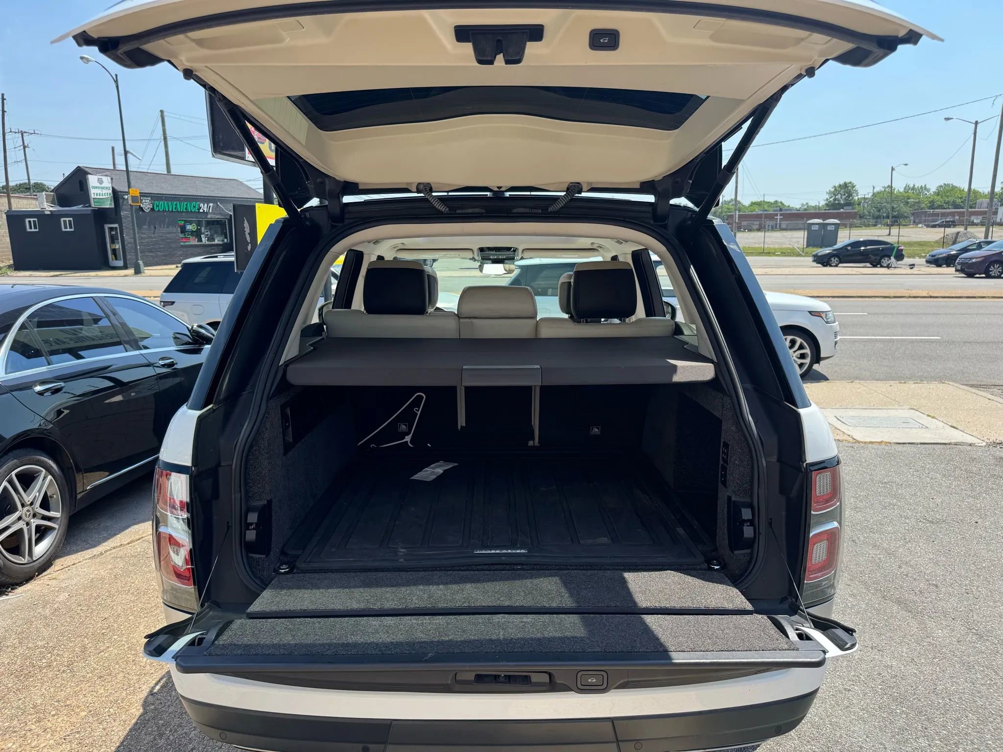 Used 2019 Land Rover Range Rover HSE image 35