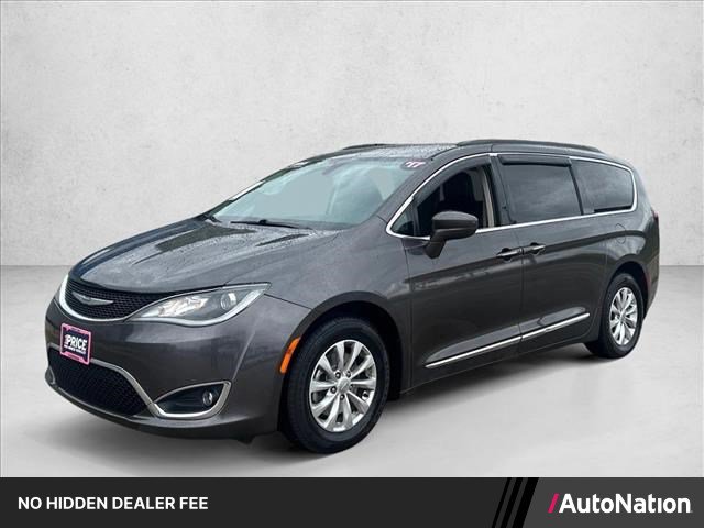 Used 2017 Chrysler Pacifica Touring-L FWD image 1