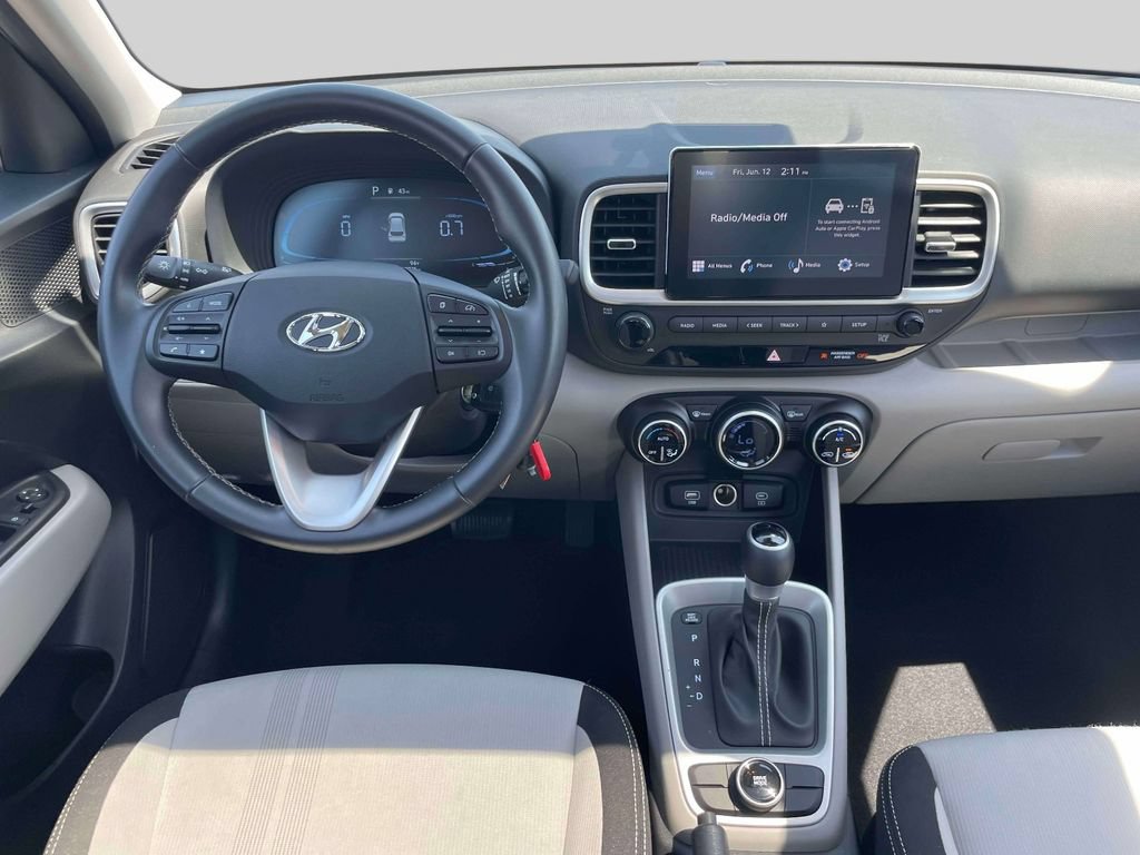 Used 2023 Hyundai Venue SEL FWD image 11