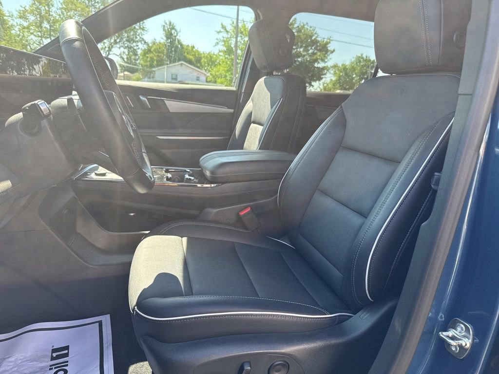 Used 2025 Buick Enclave Preferred AWD/4WD image 18