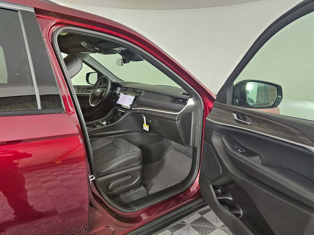 New 2026 Jeep Grand Cherokee Altitude AWD/4WD image 38