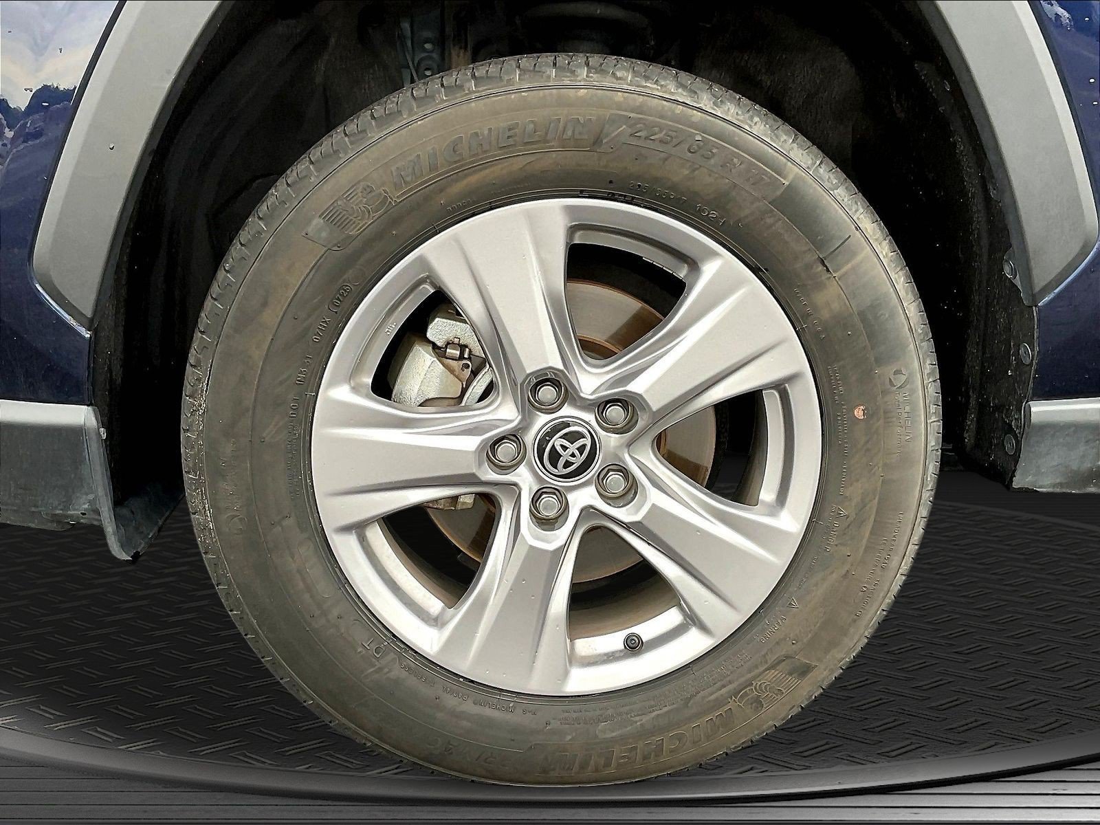 Used 2025 Toyota RAV4 XLE AWD/4WD image 28