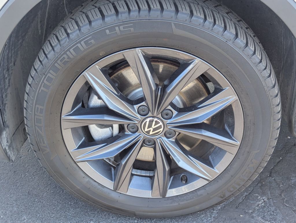 Used 2024 Volkswagen Tiguan SE image 13