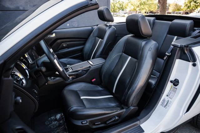 Used 2010 Ford Mustang GT Premium image 4