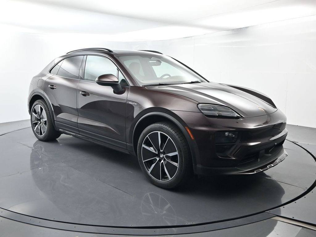 Certified 2025 Porsche Macan Electric image 17
