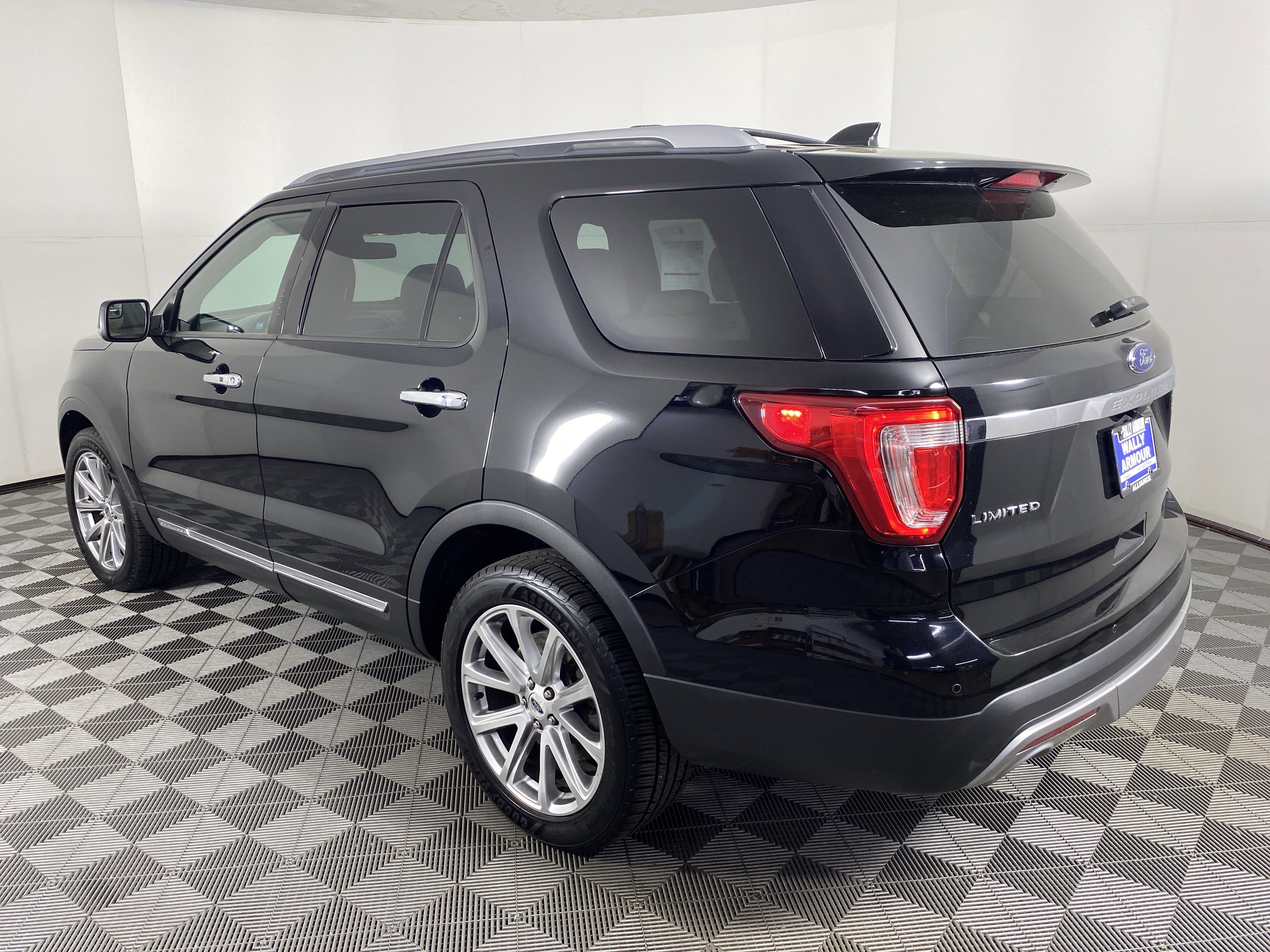 Used 2017 Ford Explorer Limited AWD/4WD image 10