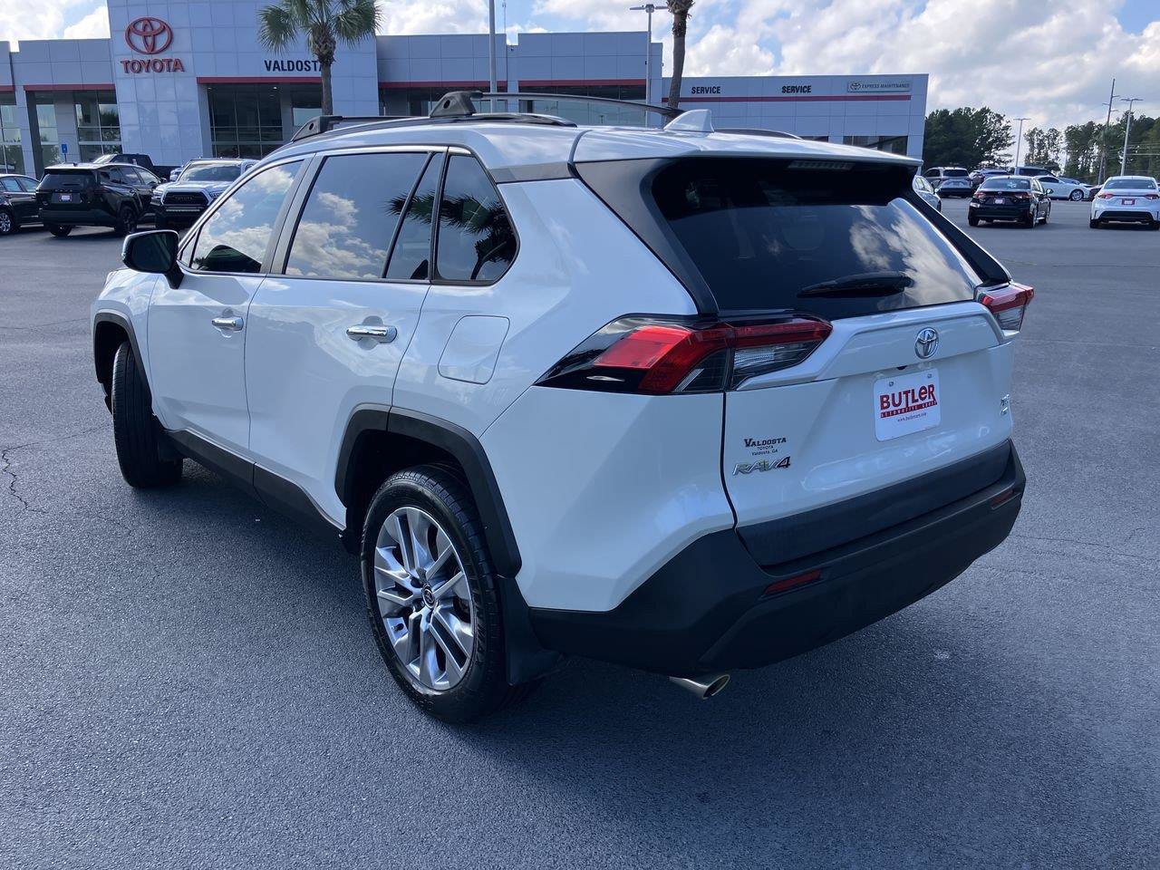 Used 2022 Toyota RAV4 XLE Premium AWD/4WD image 3