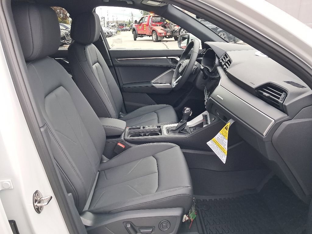 New 2025 Audi Q3 2.0T Premium image 14