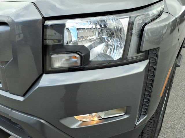 Used 2022 Nissan Frontier SV image 14