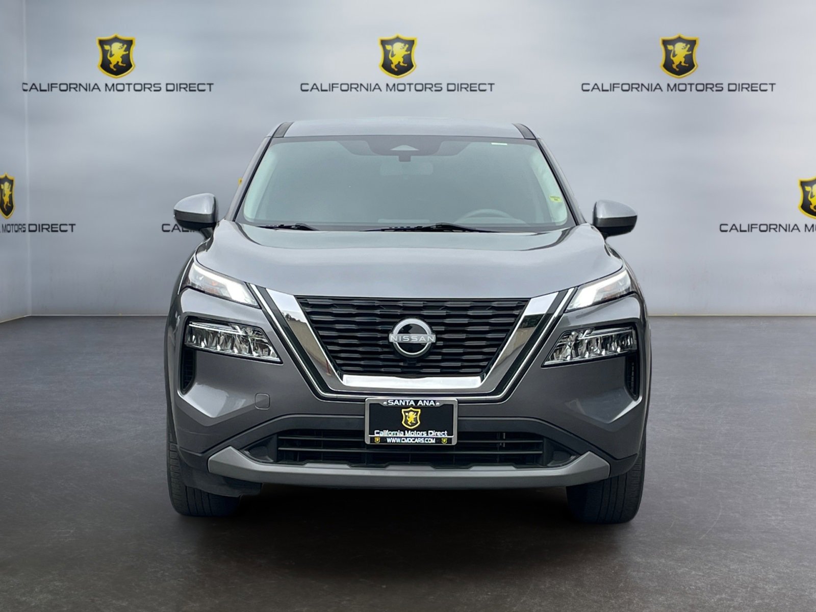 Used 2023 Nissan Rogue SV image 2