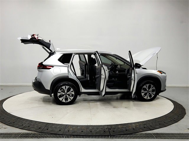 Used 2022 Nissan Rogue SV image 16