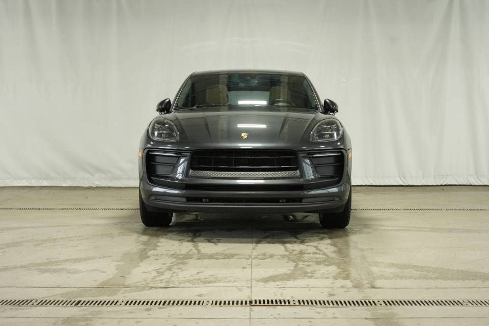 Certified 2022 Porsche Macan image 10