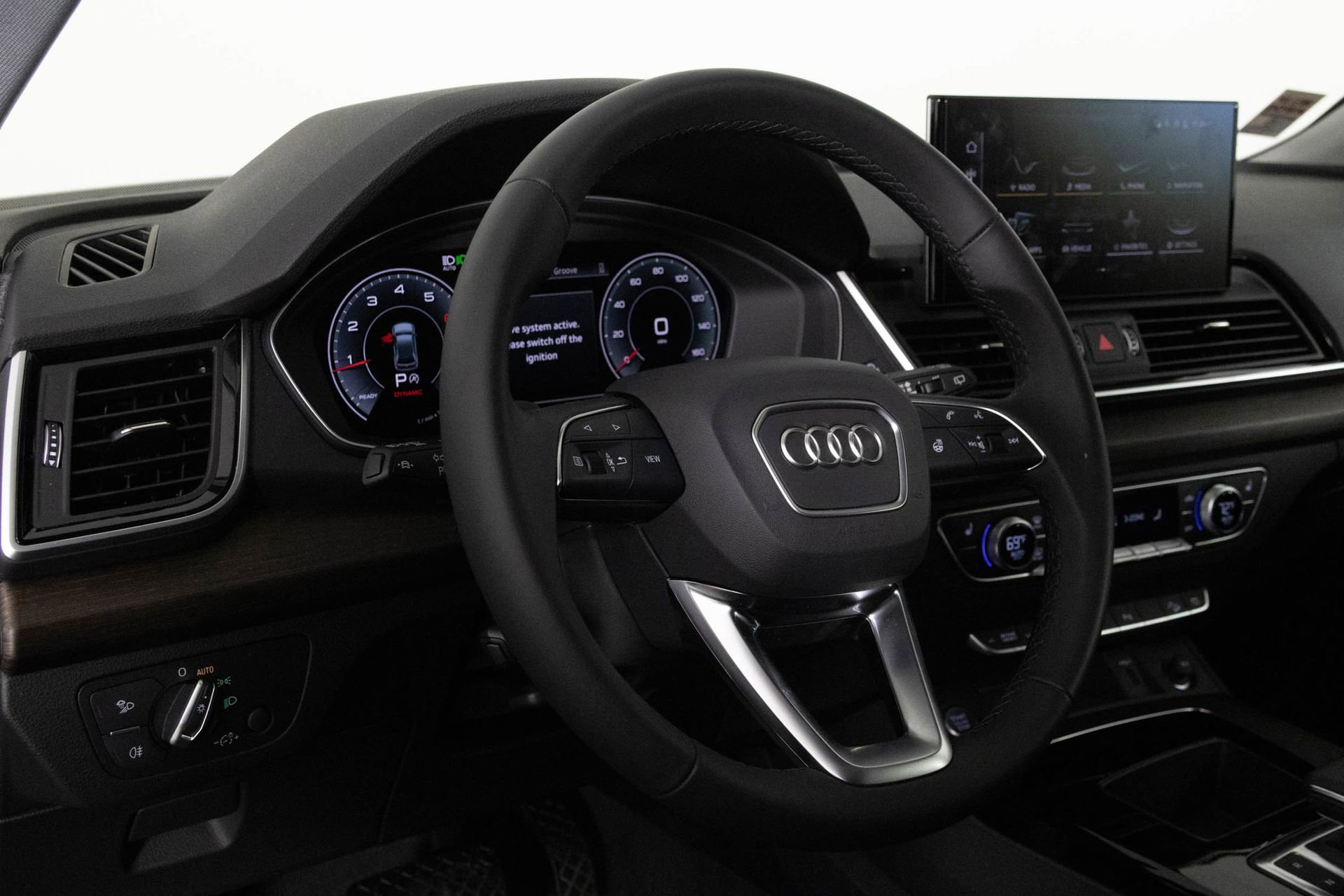 Used 2025 Audi Q5 2.0T Premium image 32