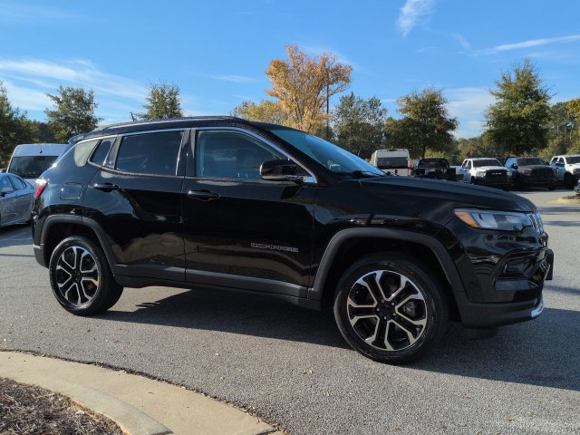 Certified 2022 Jeep Compass Limited AWD/4WD image 2