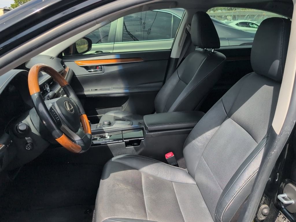 Used 2015 Lexus ES 300h w/ Premium Package w/Bamboo Trim image 6