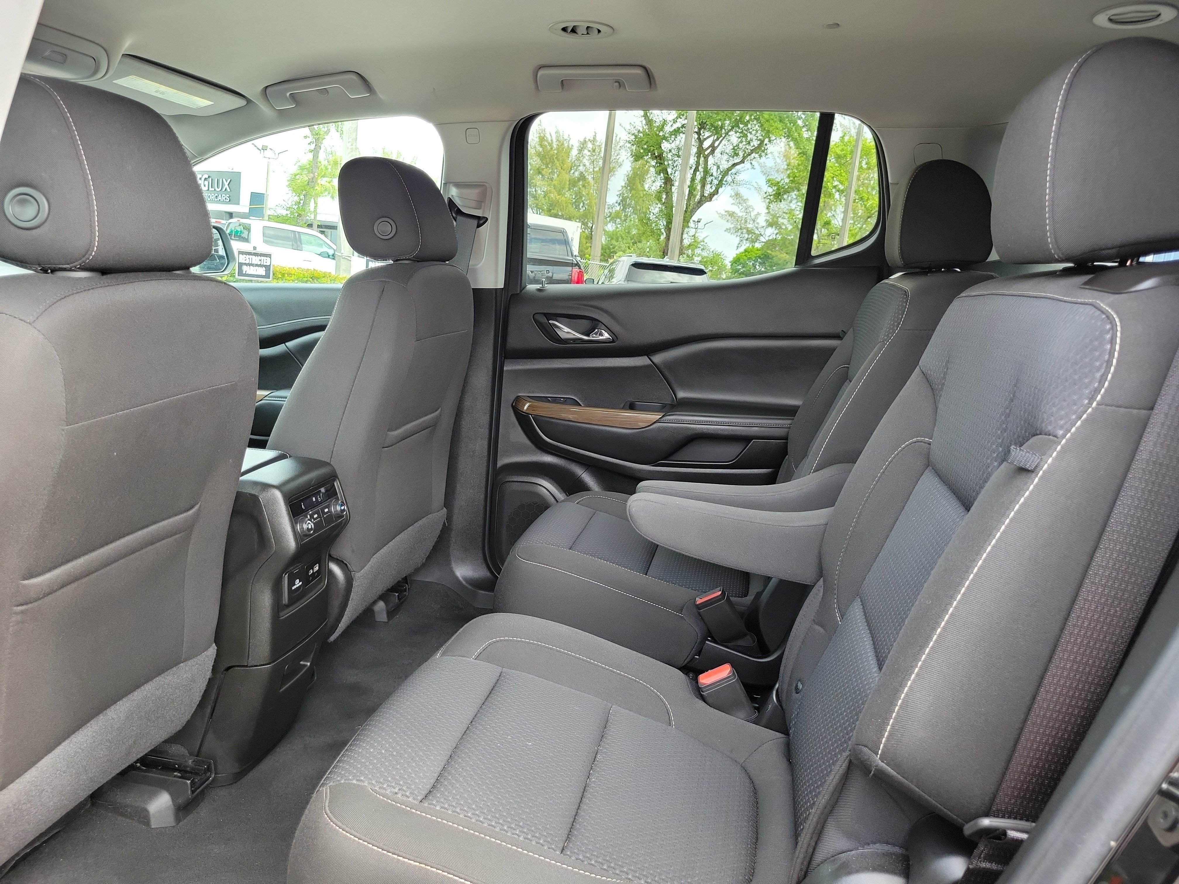 Used 2023 GMC Acadia SLE w/ Driver Convenience Package FWD image 13
