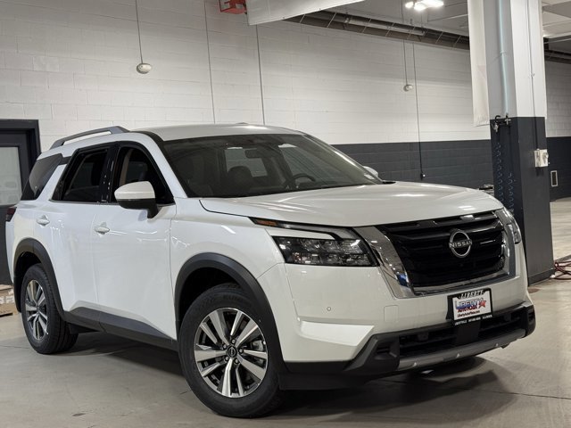 New 2025 Nissan Pathfinder SL image 2