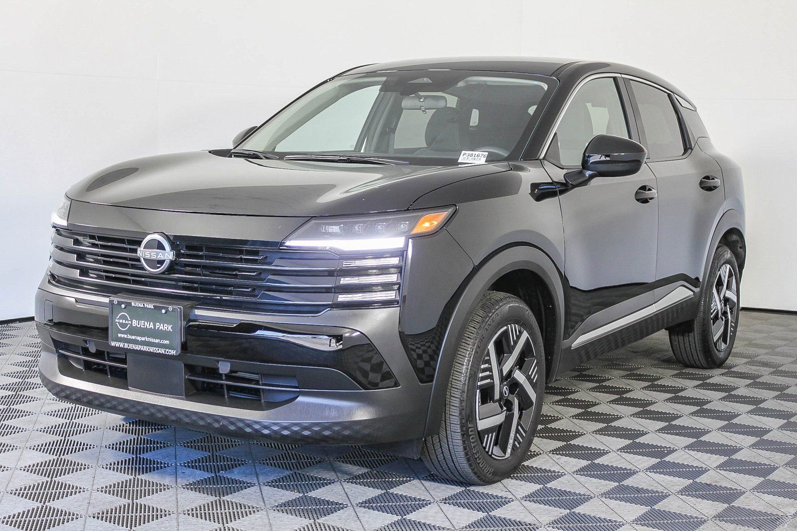 Certified 2025 Nissan Kicks SV image 3