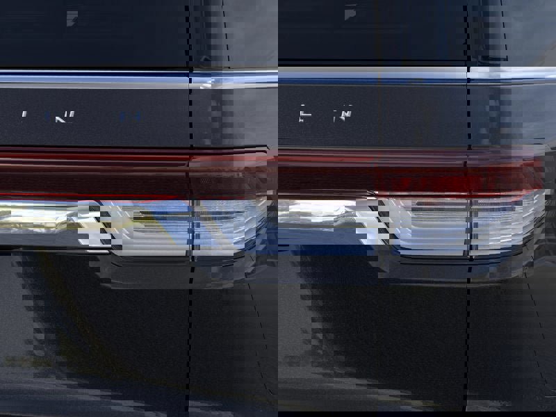 New 2022 Lincoln Navigator 4WD image 21