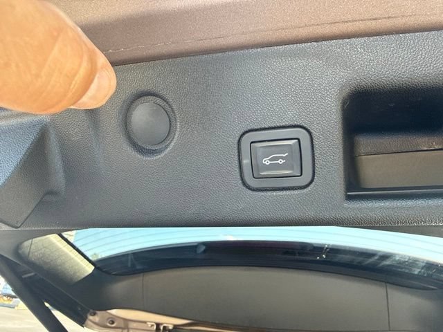 Used 2019 Chevrolet Equinox LT FWD image 23