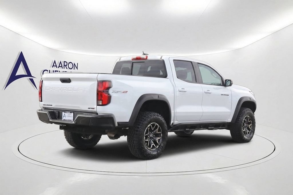 Used 2024 Chevrolet Colorado ZR2 w/ Technology Package AWD/4WD image 4